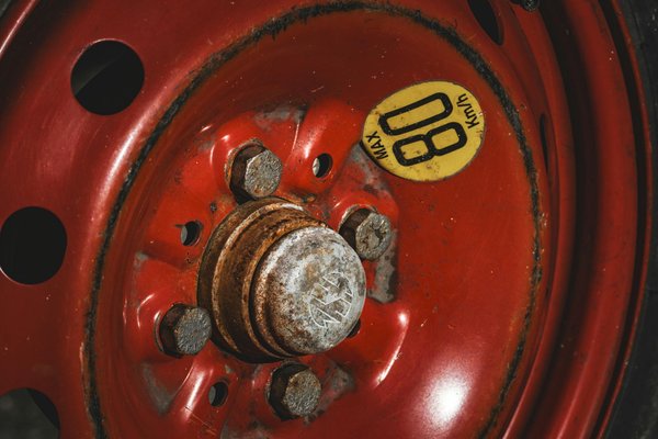 Quels sont les critères pour sélectionner des plaquettes de frein en carbone pour une moto de course ?