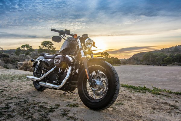 Quels sont les meilleurs produits pour entretenir la peinture mate d'une moto custom ?