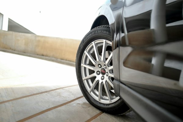 Comprendre la fiscalité d'un véhicule utilitaire à 5 places : avantages et réglementation 2024